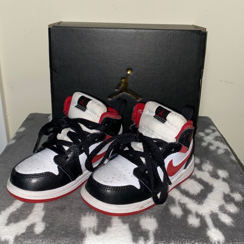 Jordan 1 Mid
